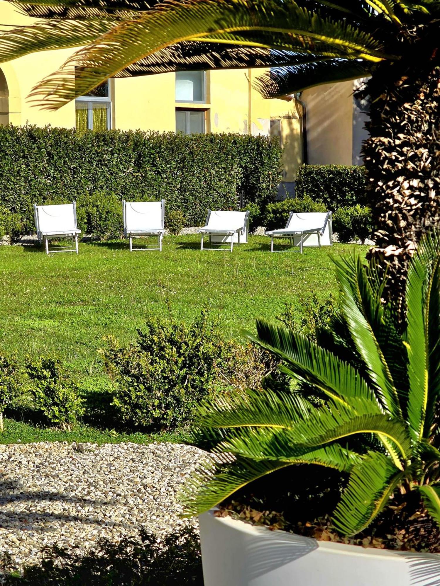 La Villa Apartments - Convenient For Sardinia And Corsica - 5 Beds -Private Parking Included With Camera Livorno Exterior foto